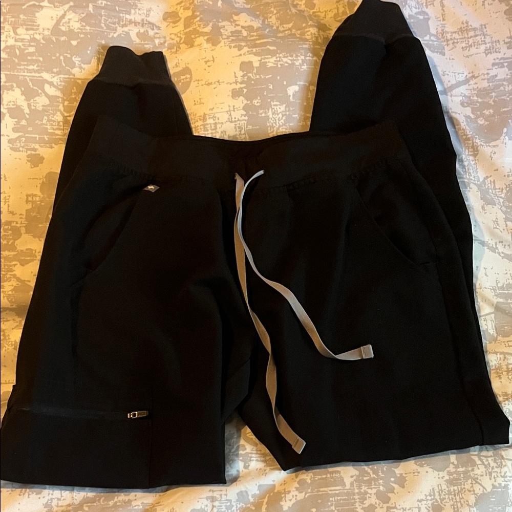 Figs Women’s Black Jogger Bottoms Size Small
